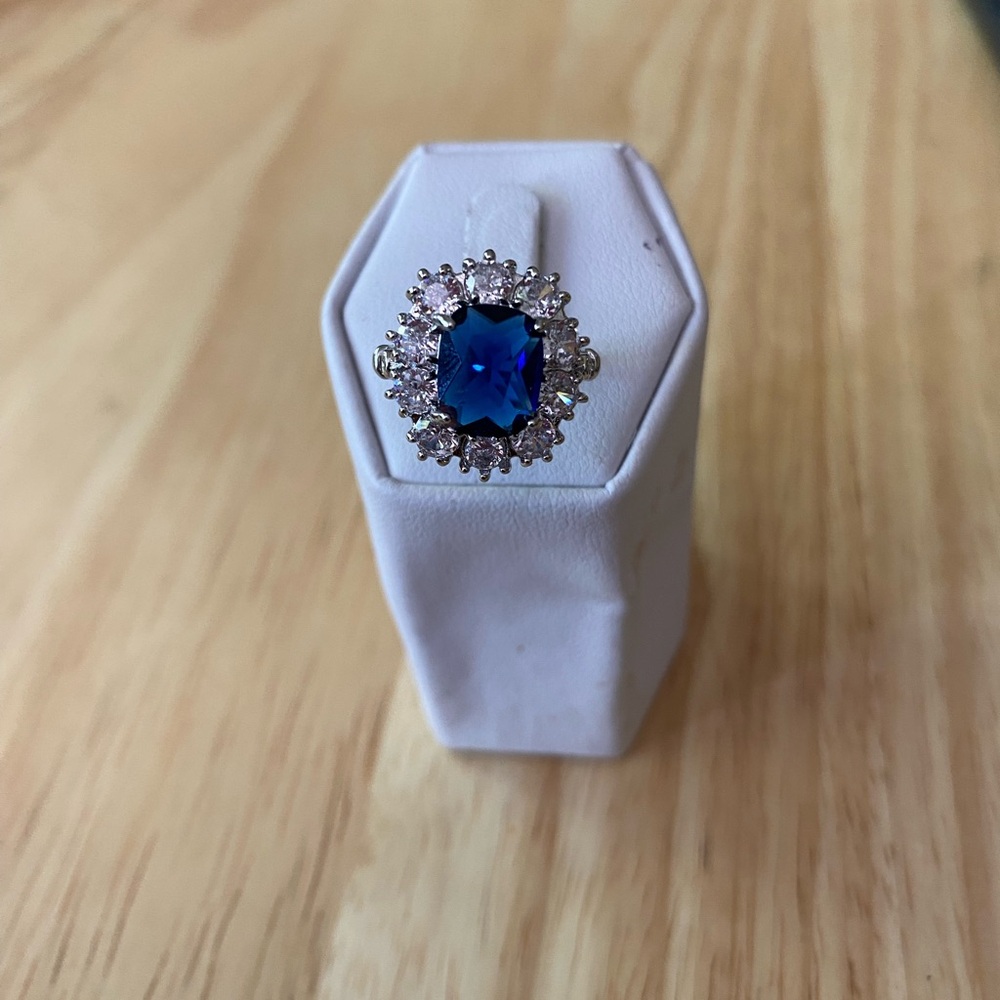 Elegant Blue and Silver Women's Ring